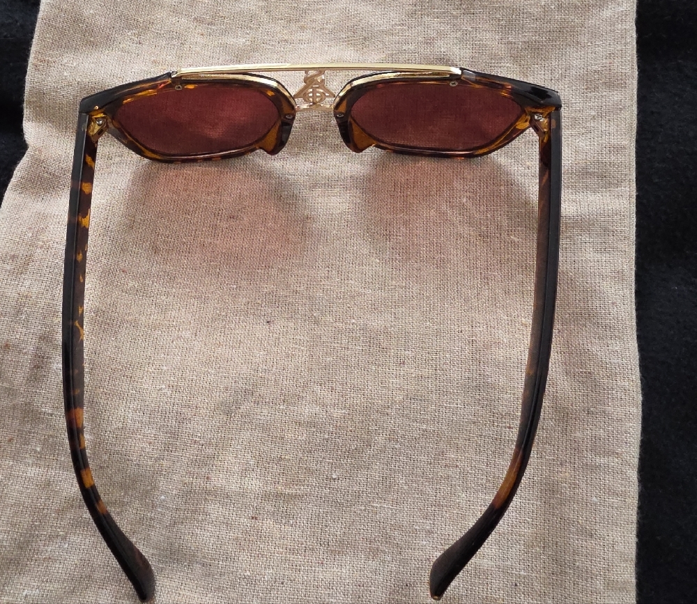 Luxury Tortoise Shell Sunglasses with Gold Detail - Picture 5 of 5